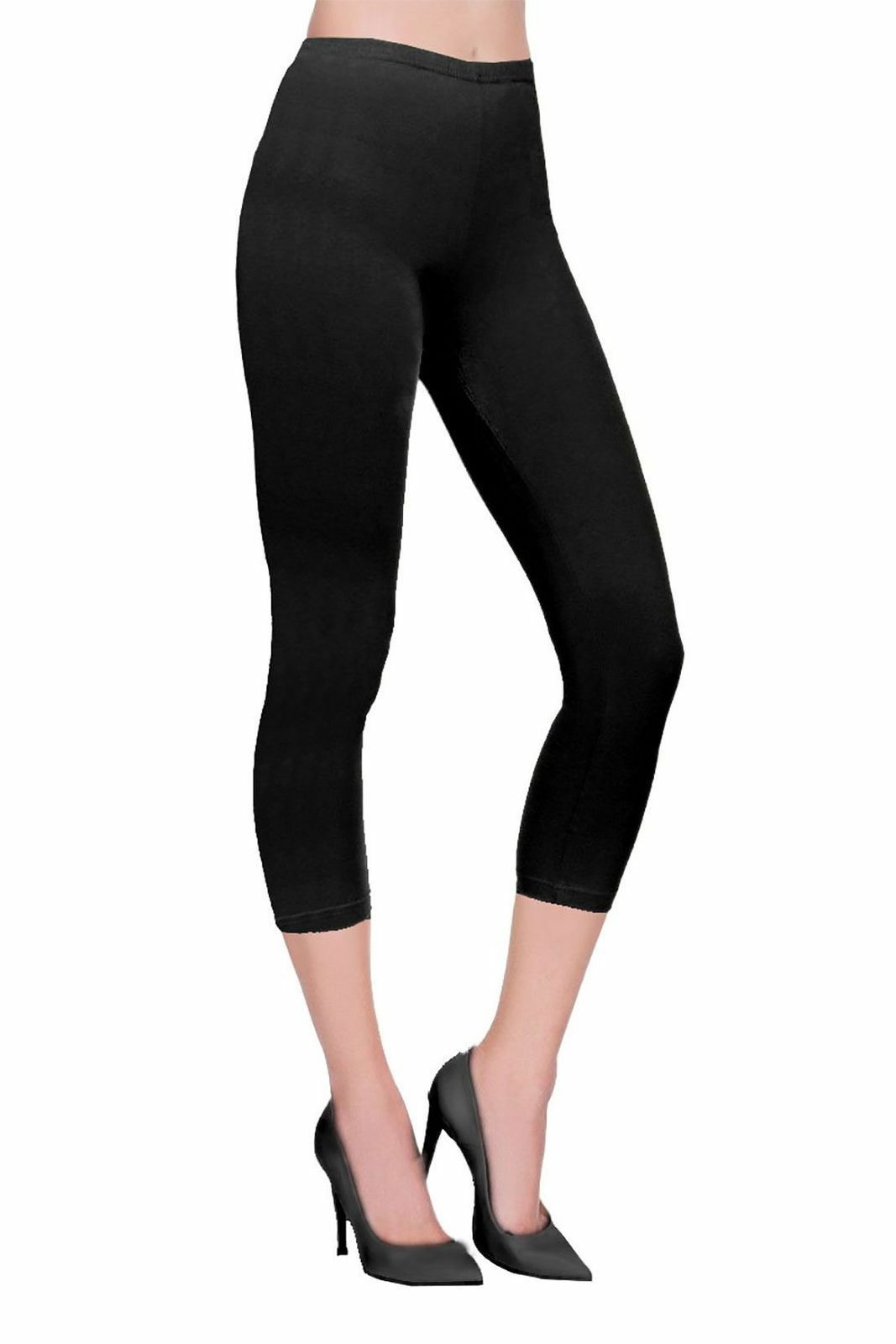 LADIES 3/4 Black Cotton Leggings.